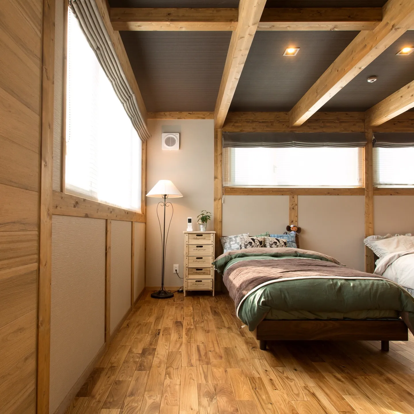 ひのきの優しい香りと朝の陽ざしが心地よく差し込む、至福の目覚...