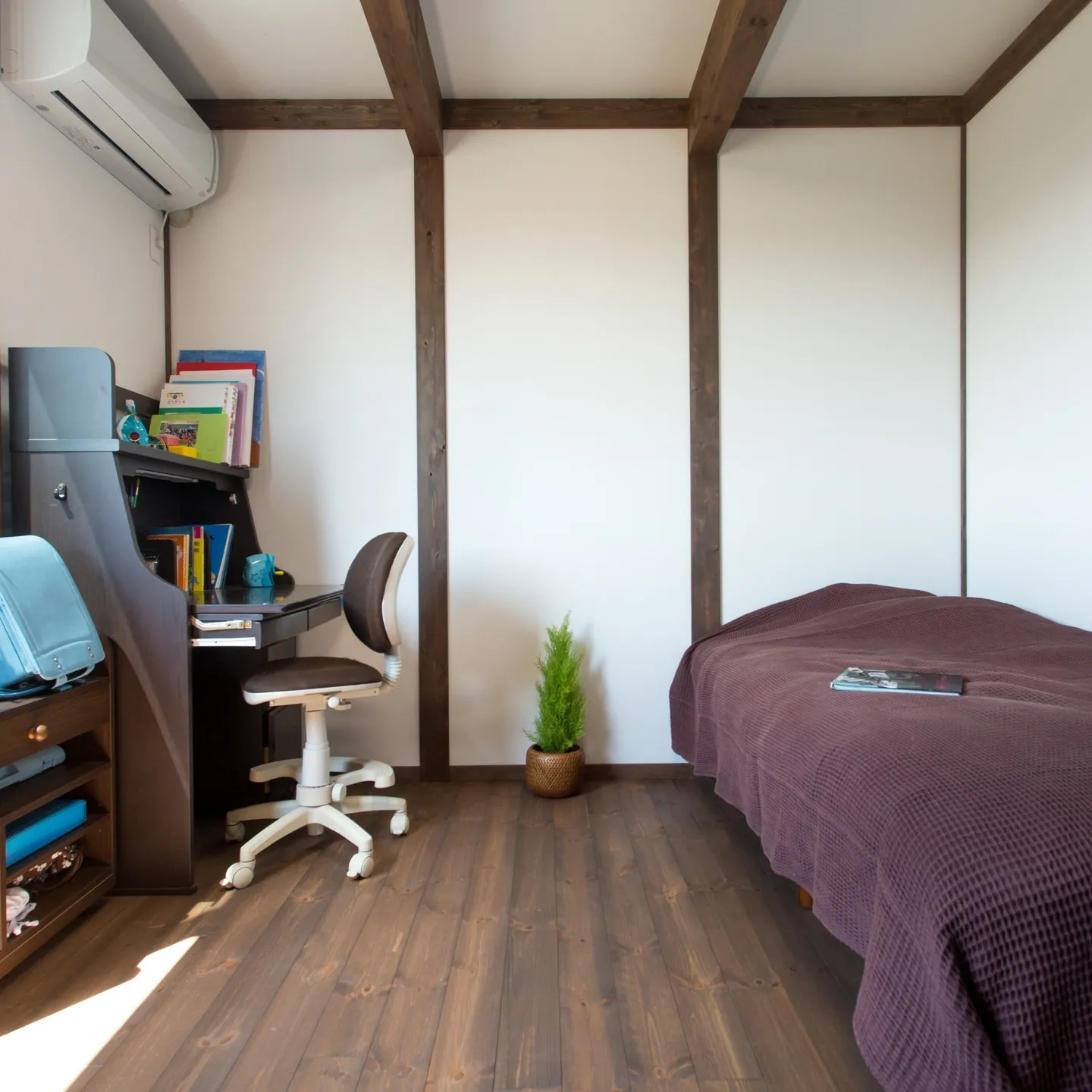 ひのきの優しい香りと朝の陽ざしが心地よく差し込む、至福の目覚...