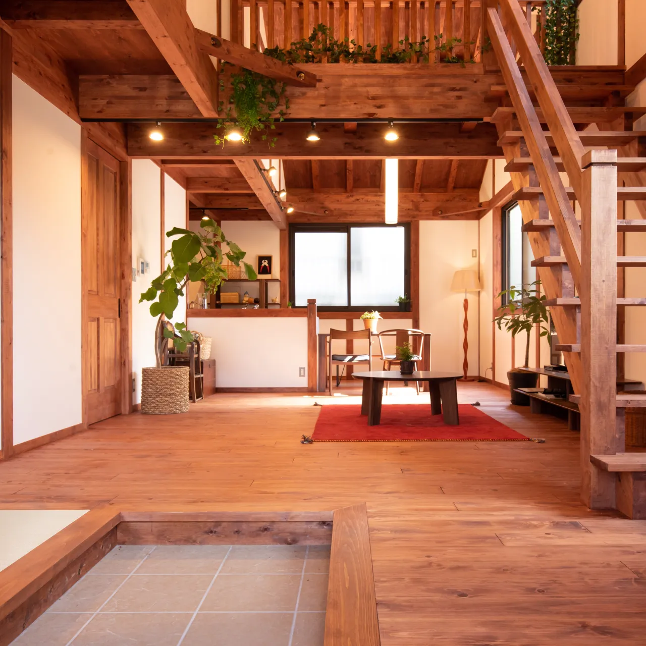 深みのあるチェリー色が映える、木の住まい🏠🍒